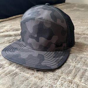 BARELY USED/ BRAND NEW MENS CLOTHING